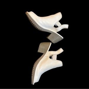 Fly London Leather Cream Open Toe Sz.6.5/Euro 37